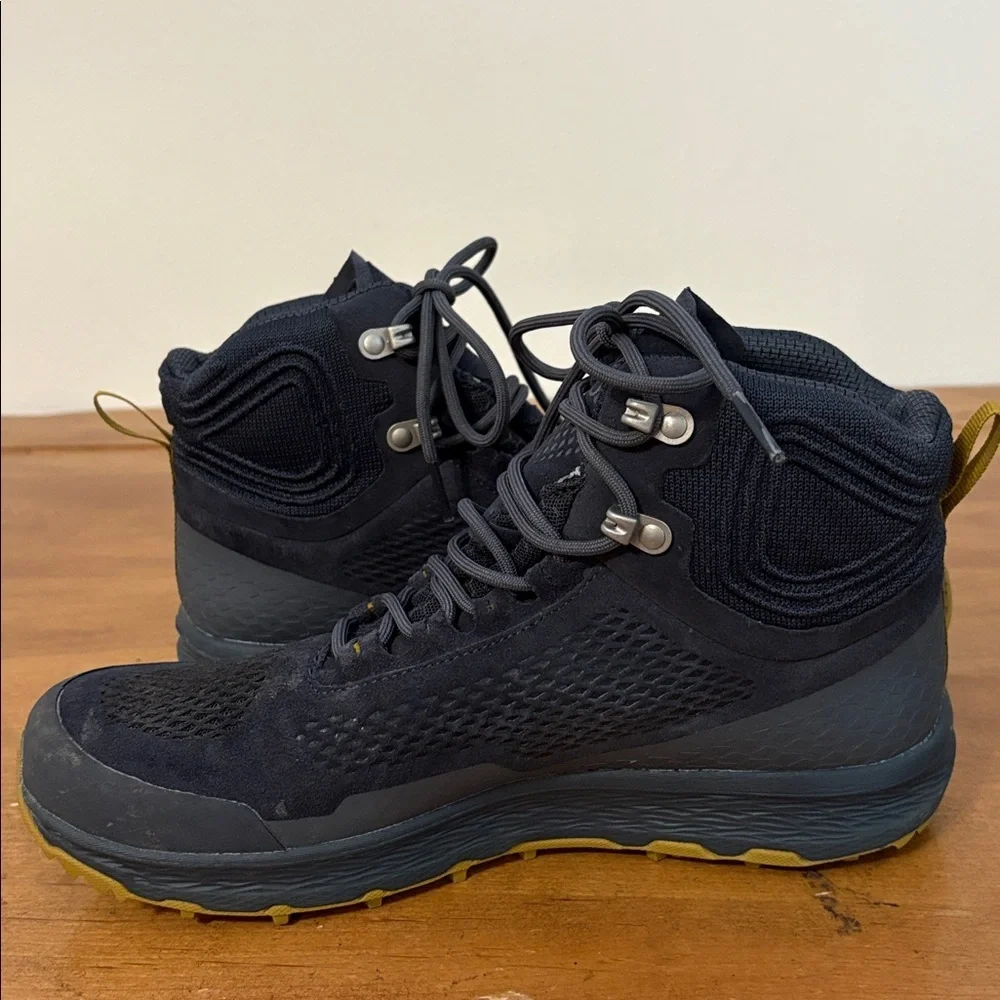 Vasque Breeze LT NTX Midtop Hiking Shoes Size 8.5
